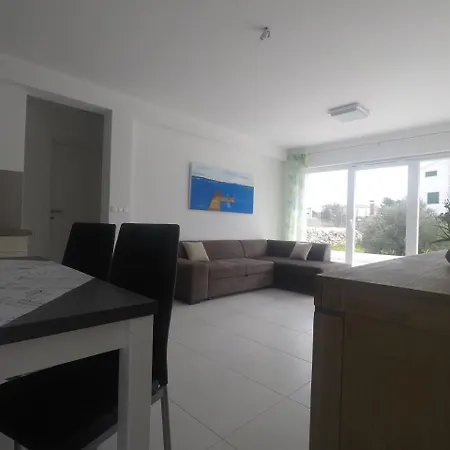 Apartment Lola *